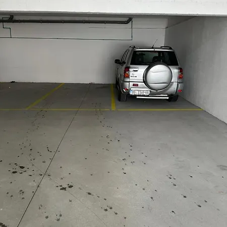 Ahoy Luxury ベオグラード