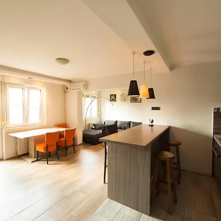 Ahoy Luxury Apartment